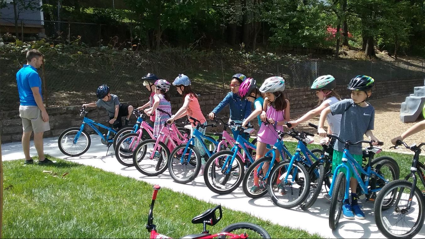Parkland Public Schools Participate in 'Walk and Bike to School Day' 1