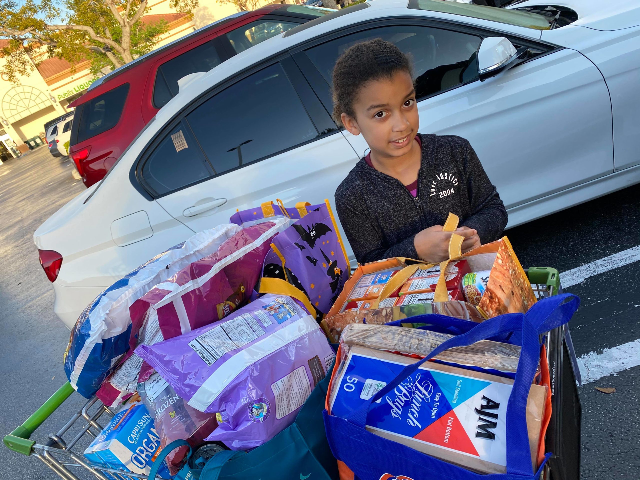 4th Grader Organizes Hundreds of Meals to Children in Need