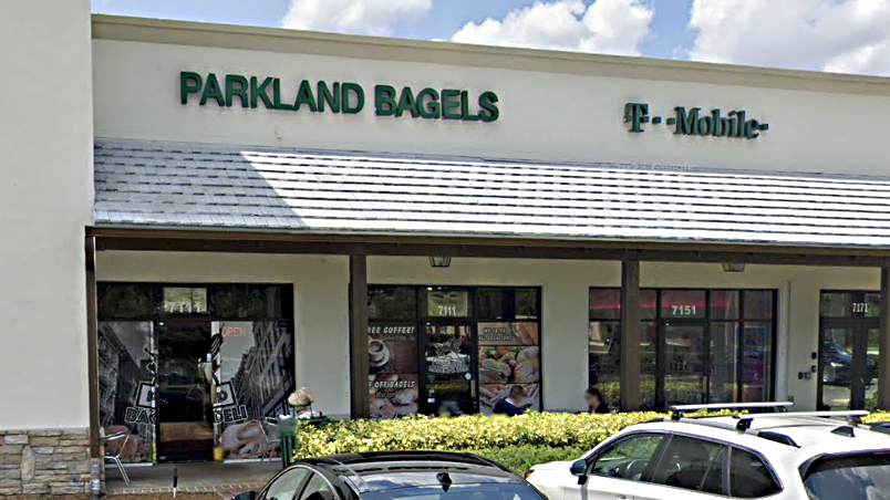 Lori Alhadeff Hosts 'Connect with District 4' Event at Parkland Bagels & Deli